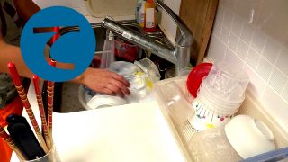動画「金曜深夜の皿洗い」